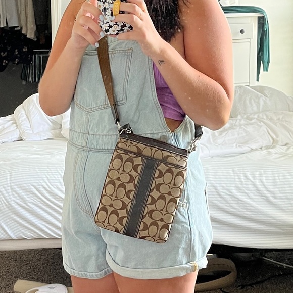 Coach crossbody - Picture 2 of 2